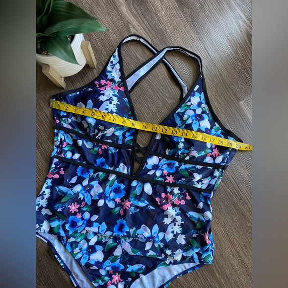 Women’s one piece bathing suit , 2XL - Picture 2 of 7